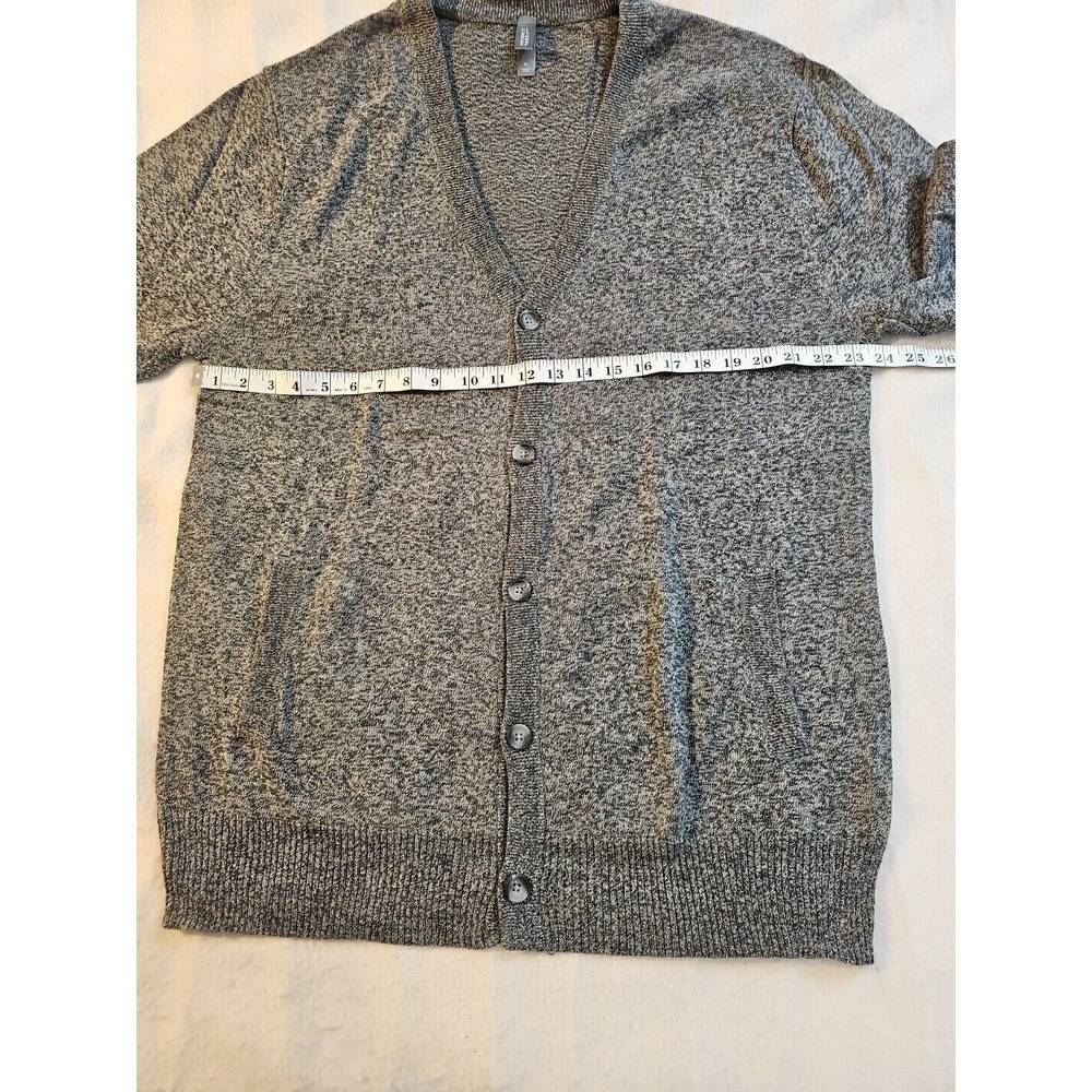 New District Made Men's Gray Cardigan V-neck Sweater Size XL. Pockets - Picture 3 of 4